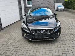 Schwarz Gebraucht 2014 Volvo V40 CC Summum Kombi | 13.500 €