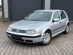 Silber Gebraucht 2002 VW Golf Limousine | 800 €