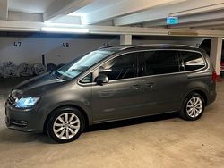 Grau Gebraucht 2012 VW Sharan Highline Van / Kleinbus | 14.300 € (Teuer)
