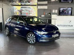 Blau Gebraucht 2023 VW Golf VIII Active Limousine | 22.900 € (Guter Preis)