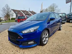 Blau Gebraucht 2015 Ford Focus ST Limousine | 11.490 € (Guter Preis)