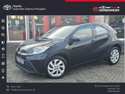 Schwarz Gebraucht 2022 Toyota Aygo X-play Kleinwagen | 13.850 € (Fairer Preis)