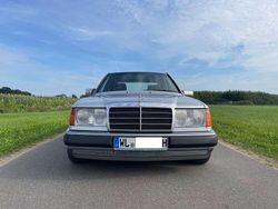 Silber Gebraucht 1992 Mercedes E300 Limousine | 16.500 €