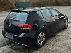 Schwarz Gebraucht 2018 VW e-Golf Kleinwagen | 14.300 € (Etwas zu teuer)