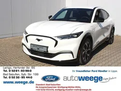 Weiß Gebraucht 2022 Ford Mustang Mach-E SUV | 35.581 € (Fairer Preis)