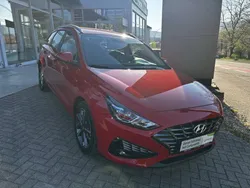 Engine red Gebraucht 2024 Hyundai i30 Trend Kombi | 24.990 € (Fairer Preis)