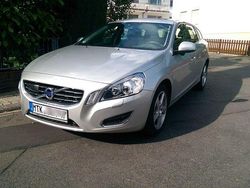 Silber Gebraucht 2011 Volvo V60 Summum Kombi | 9.990 € (Guter Preis)