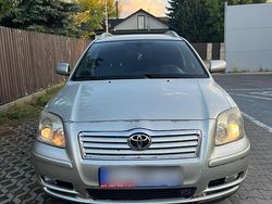 Silber Gebraucht 2004 Toyota Avensis Kombi | 1.850 €