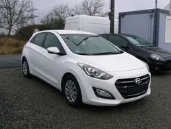 Weiß Gebraucht 2016 Hyundai i30 Trend Limousine | 6.980 € (Fairer Preis)