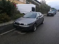 Grau Gebraucht 2003 Seat Leon Kombi | 1.900 €