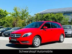 Rot Gebraucht 2012 Mercedes B180 Van / Kleinbus | 8.900 € (Fairer Preis)