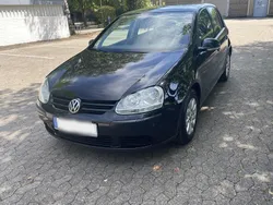 Schwarz Gebraucht 2004 VW Golf V Kleinwagen | 2.800 € (Etwas zu teuer)