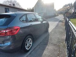 Grau Gebraucht 2015 BMW 218 Active Tourer Advantage Van / Kleinbus | 10.500 € (Fairer Preis)