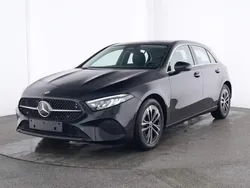 Schwarz Gebraucht 2023 Mercedes A200 Kleinwagen | 29.677 € (Fairer Preis)