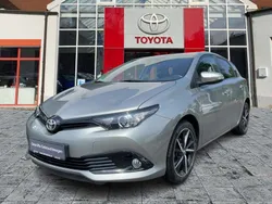 New medium silver/ grey Gebraucht 2018 Toyota Auris Team Limousine | 17.990 € (Teuer)