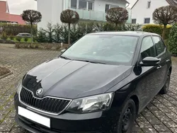 Schwarz Gebraucht 2015 Skoda Fabia Ambition Kleinwagen | 6.400 € (Fairer Preis)