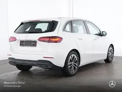 Polarweiß Gebraucht 2024 Mercedes B200 Progressive Van / Kleinbus | 30.790 € (Guter Preis)