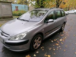 Silber Gebraucht 2003 Peugeot 307 Kombi | 1.300 €