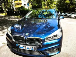 Blau Gebraucht 2017 BMW 225 Active Tourer iPerformance Van / Kleinbus | 15.900 € (Fairer Preis)