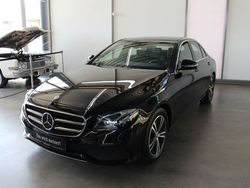 Schwarz , obsidianschwarz metallic Gebraucht 2020 Mercedes E200 Avantgarde Limousine | 34.490 € (Teuer)