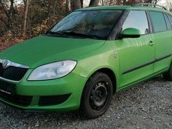 Grün Gebraucht 2013 Skoda Fabia Family Kombi | 2.990 € (Fairer Preis)