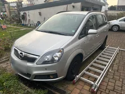 Silber Gebraucht 2005 Opel Zafira Van / Kleinbus | 2.999 € (Etwas zu teuer)