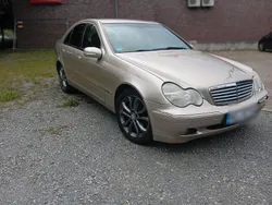 Gold Gebraucht 2003 Mercedes C200 Limousine | 3.700 €