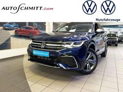 Atlantic blue metallic Gebraucht 2024 VW Tiguan Allspace R-line SUV | 43.480 € (Etwas zu teuer)