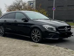Schwarz Gebraucht 2016 Mercedes CLA200 Shooting Brake Night Kombi | 16.900 € (Fairer Preis)