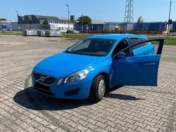 Blau Gebraucht 2012 Volvo V60 Momentum Kombi | 8.400 € (Fairer Preis)