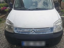 Weiß Gebraucht 2007 Citroën Berlingo Van / Kleinbus | 899 €