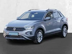 Pyritsilber metallic Gebraucht 2024 VW T-Roc Life SUV | 29.890 € (Guter Preis)