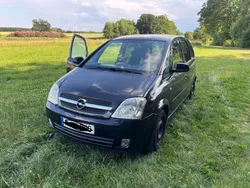 Schwarz Gebraucht 2003 Opel Meriva Van / Kleinbus | 2.600 €