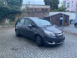 Grau Gebraucht 2015 Opel Meriva Style Van / Kleinbus | 6.900 € (Guter Preis)