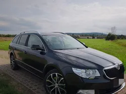 Schwarz Gebraucht 2013 Skoda Superb Ambition Kombi | 11.199 €