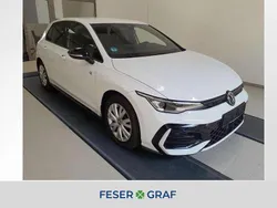 Pure white Gebraucht 2024 VW Golf VIII R-line Limousine | 29.740 € (Guter Preis)
