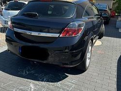 Schwarz Gebraucht 2005 Opel Astra GTC Coupé | 2.900 € (Teuer)