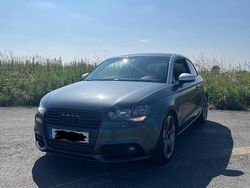 Grau Gebraucht 2013 Audi A1 Ambiente Kleinwagen | 7.150 € (Fairer Preis)