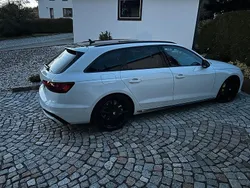 Weiß Gebraucht 2020 Audi A4 Kombi | 39.999 €