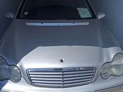 Grau Gebraucht 2000 Mercedes C220 Limousine | 17.500 €