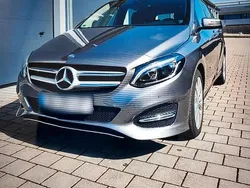 Grau Gebraucht 2015 Mercedes B180 Van / Kleinbus | 12.800 € (Fairer Preis)
