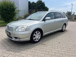 Grau Gebraucht 2005 Toyota Avensis Sol Kombi | 5.490 € (Teuer)