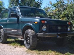 Grün Gebraucht 2011 Lada Taiga SUV | 4.299 €