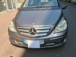 Grau Gebraucht 2007 Mercedes B180 Van / Kleinbus | 1.000 € (Fairer Preis)