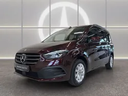 Rot Gebraucht 2024 Mercedes T180 Advantage Van / Kleinbus | 27.990 € (Fairer Preis)