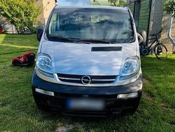 Silber Gebraucht 2005 Opel Vivaro Van / Kleinbus | 3.500 €