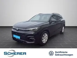 Deep black perleffekt (metallic) Gebraucht 2024 VW Tiguan R-line SUV | 40.900 € (Guter Preis)