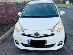 Weiß Gebraucht 2012 Toyota Verso-S Van / Kleinbus | 4.900 € (Superpreis)
