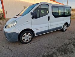 Weiß Gebraucht 2008 Renault Trafic Van / Kleinbus | 3.900 €