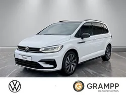 Pure white / schwarz Gebraucht 2024 VW Touran Highline Van / Kleinbus | 44.930 €